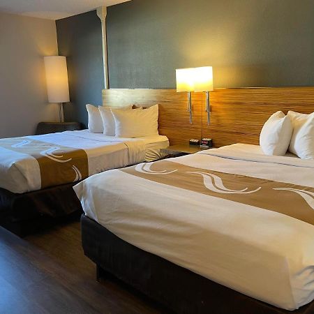 Quality Inn Frontier At Us Hwy 30 Clinton Bagian luar foto