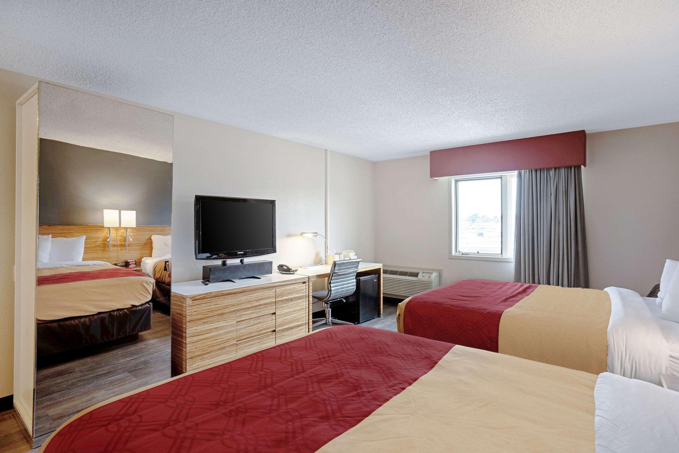 Quality Inn Frontier At Us Hwy 30 Clinton Bagian luar foto