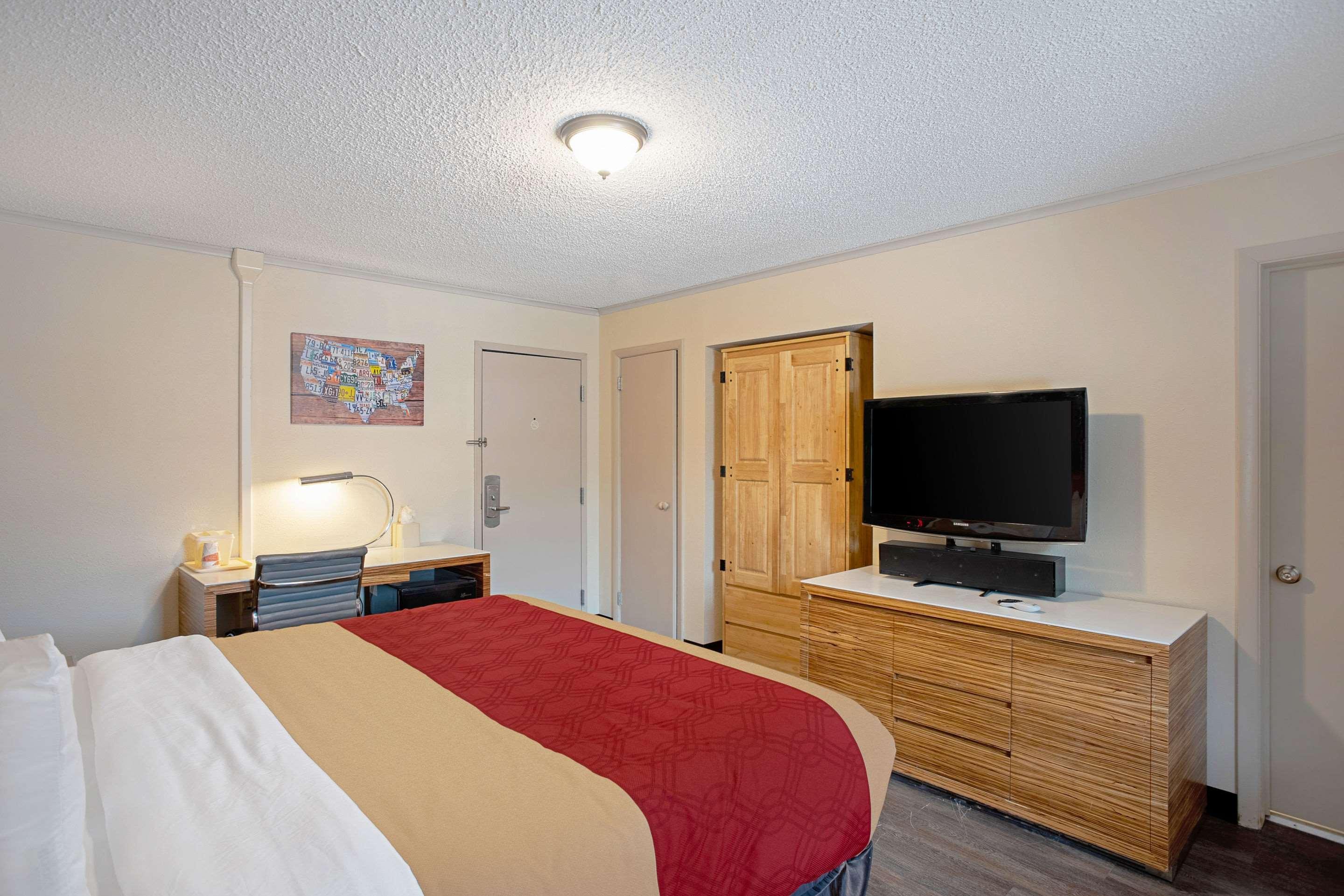 Quality Inn Frontier At Us Hwy 30 Clinton Bagian luar foto