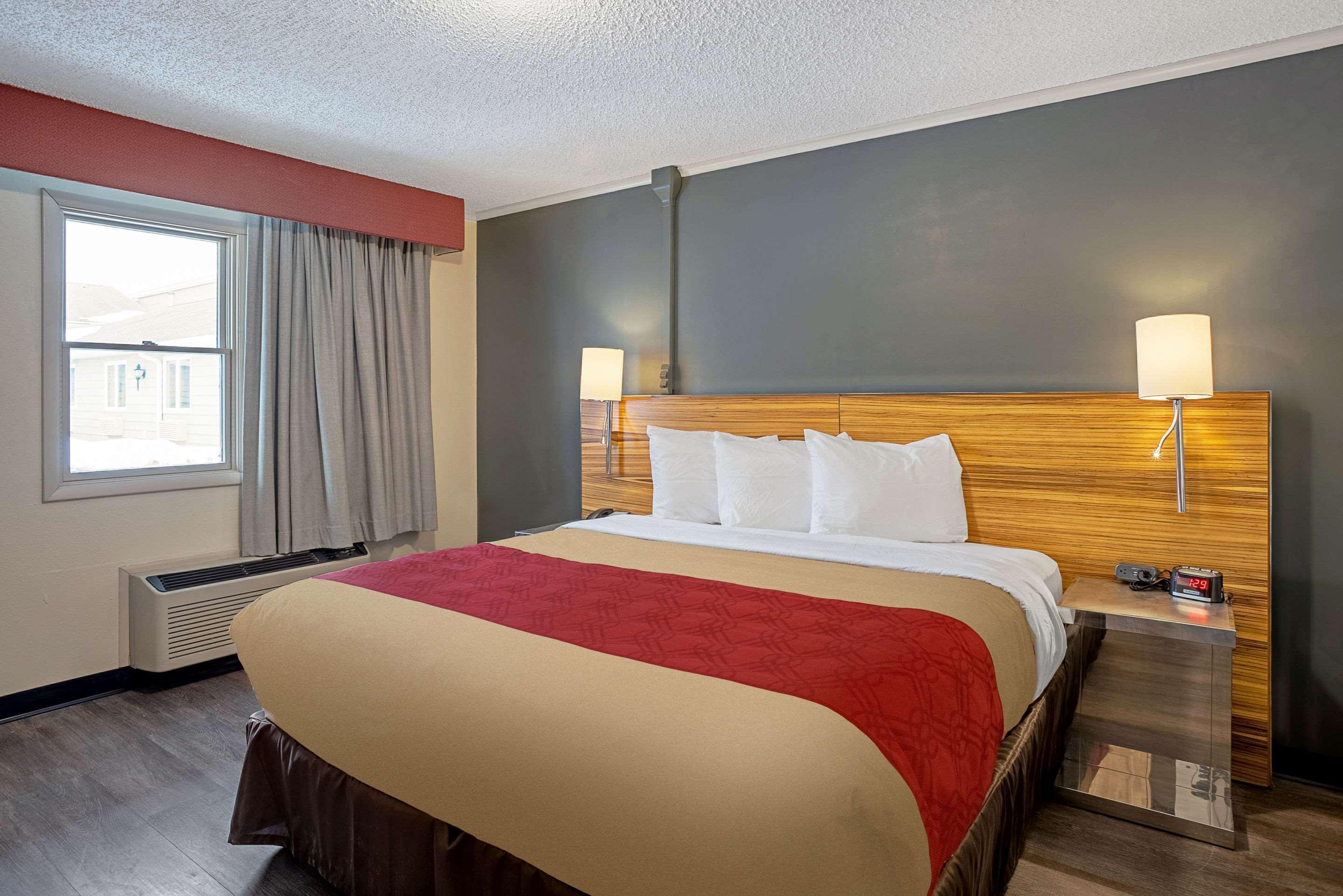 Quality Inn Frontier At Us Hwy 30 Clinton Bagian luar foto