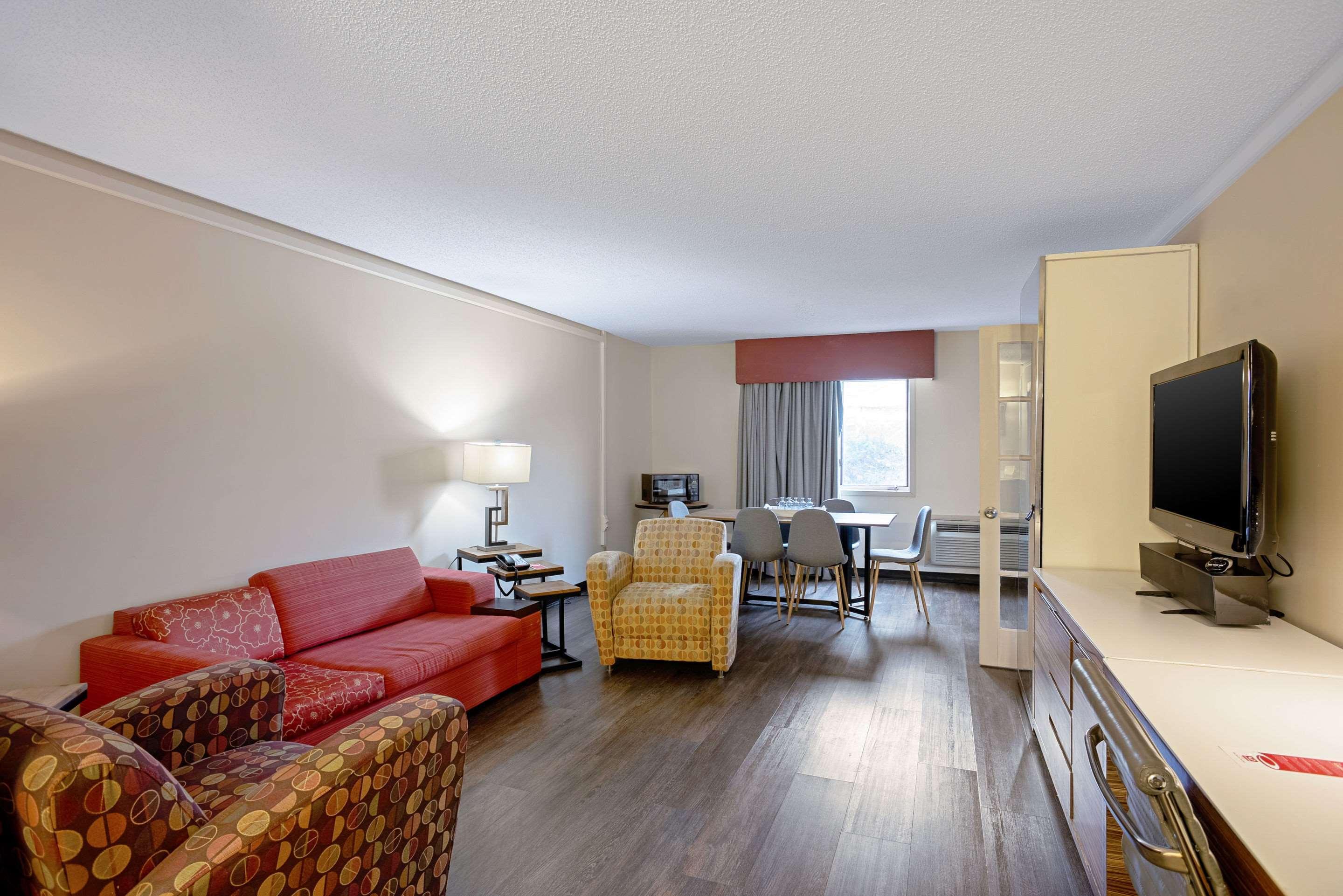 Quality Inn Frontier At Us Hwy 30 Clinton Bagian luar foto