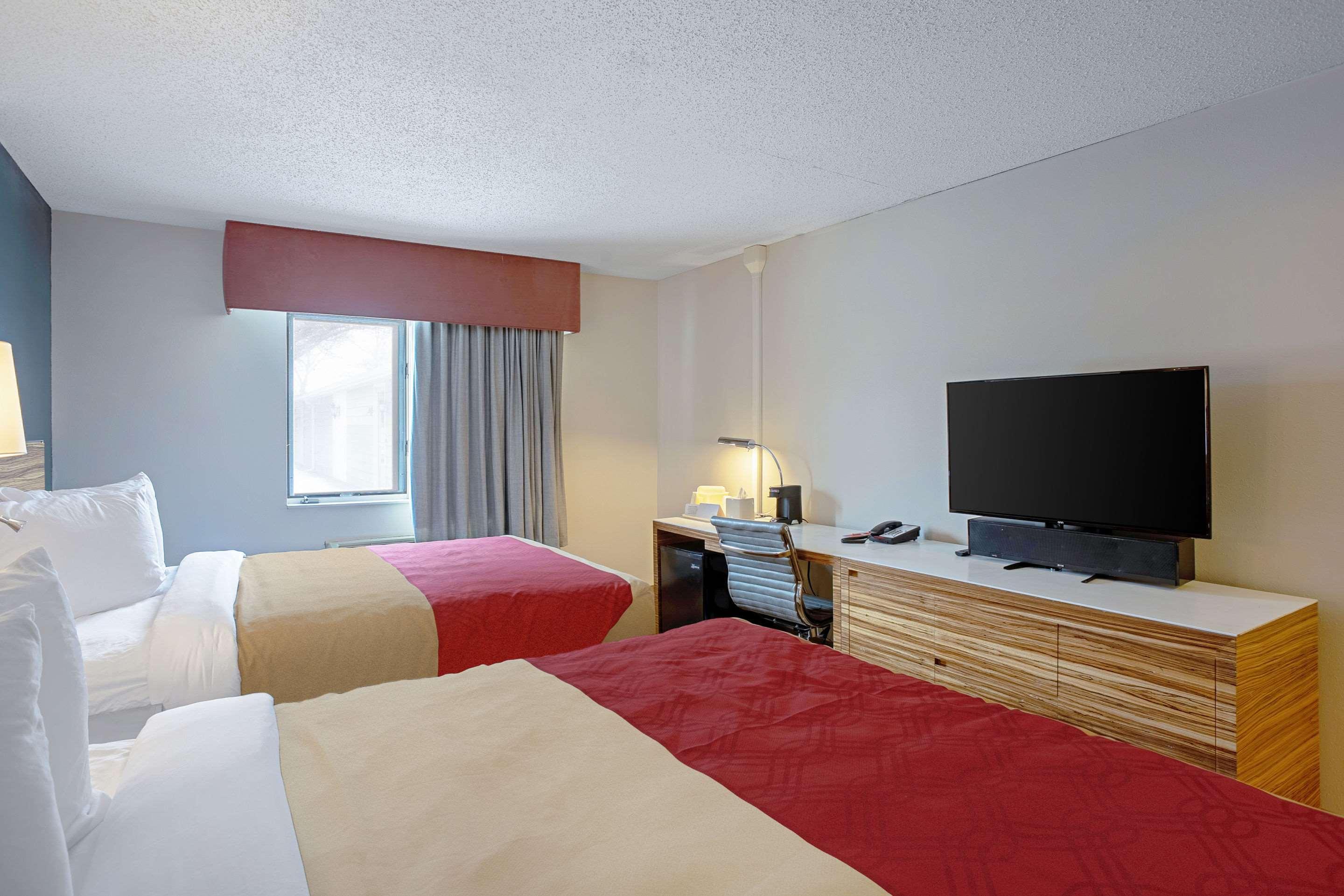 Quality Inn Frontier At Us Hwy 30 Clinton Bagian luar foto