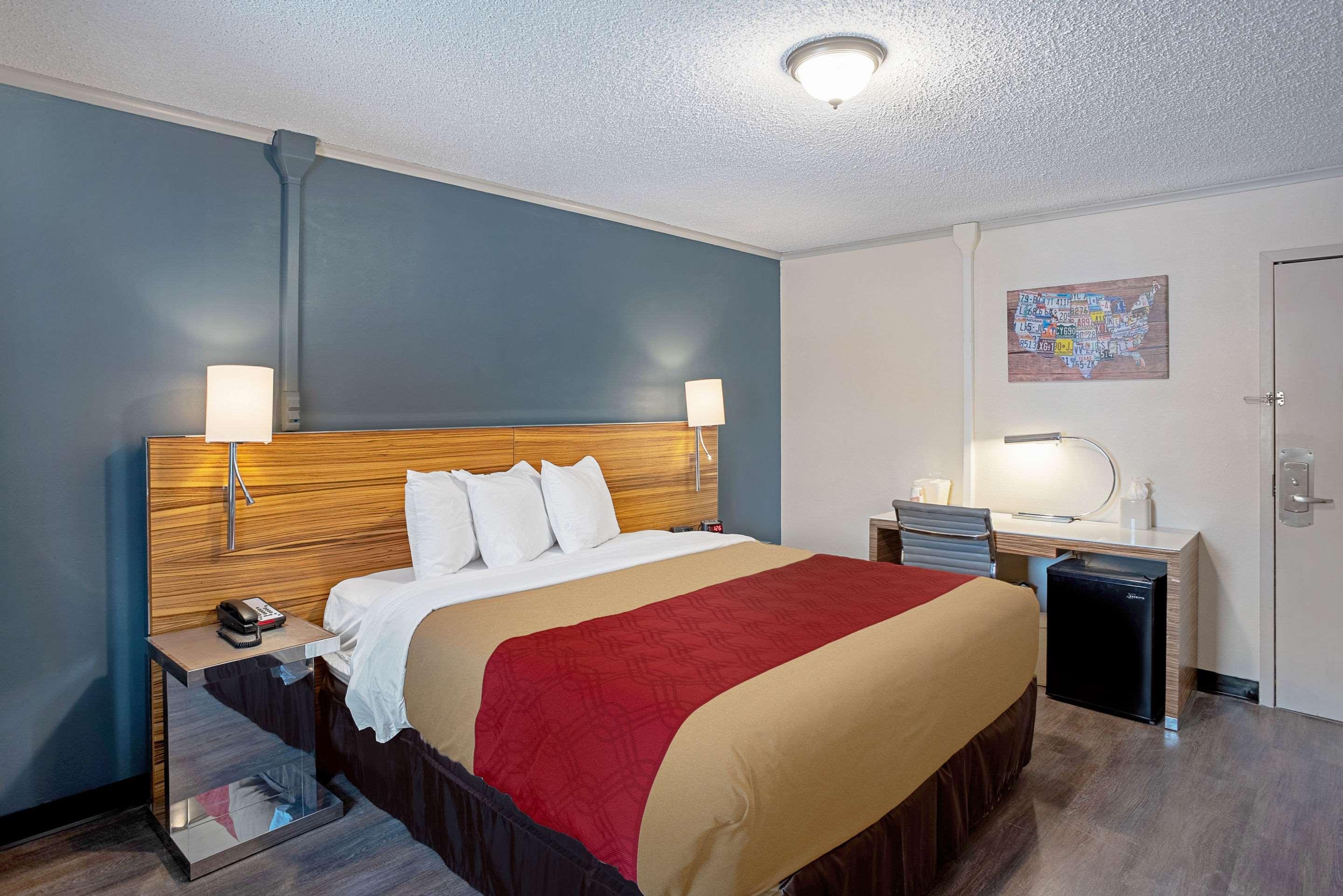 Quality Inn Frontier At Us Hwy 30 Clinton Bagian luar foto