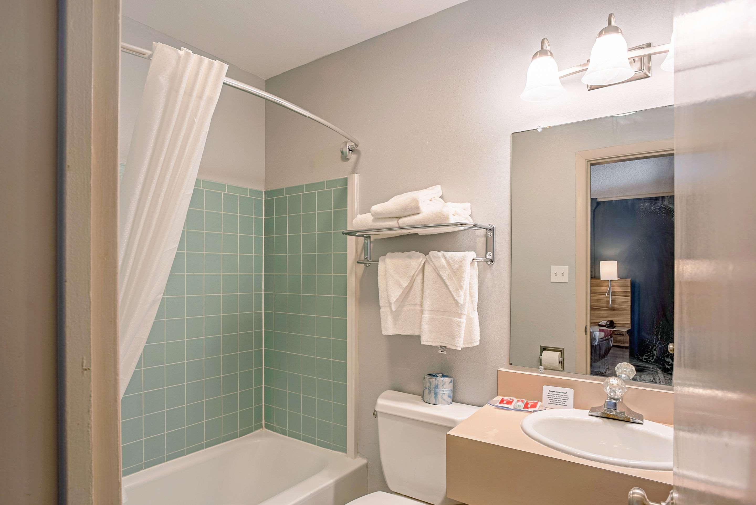 Quality Inn Frontier At Us Hwy 30 Clinton Bagian luar foto