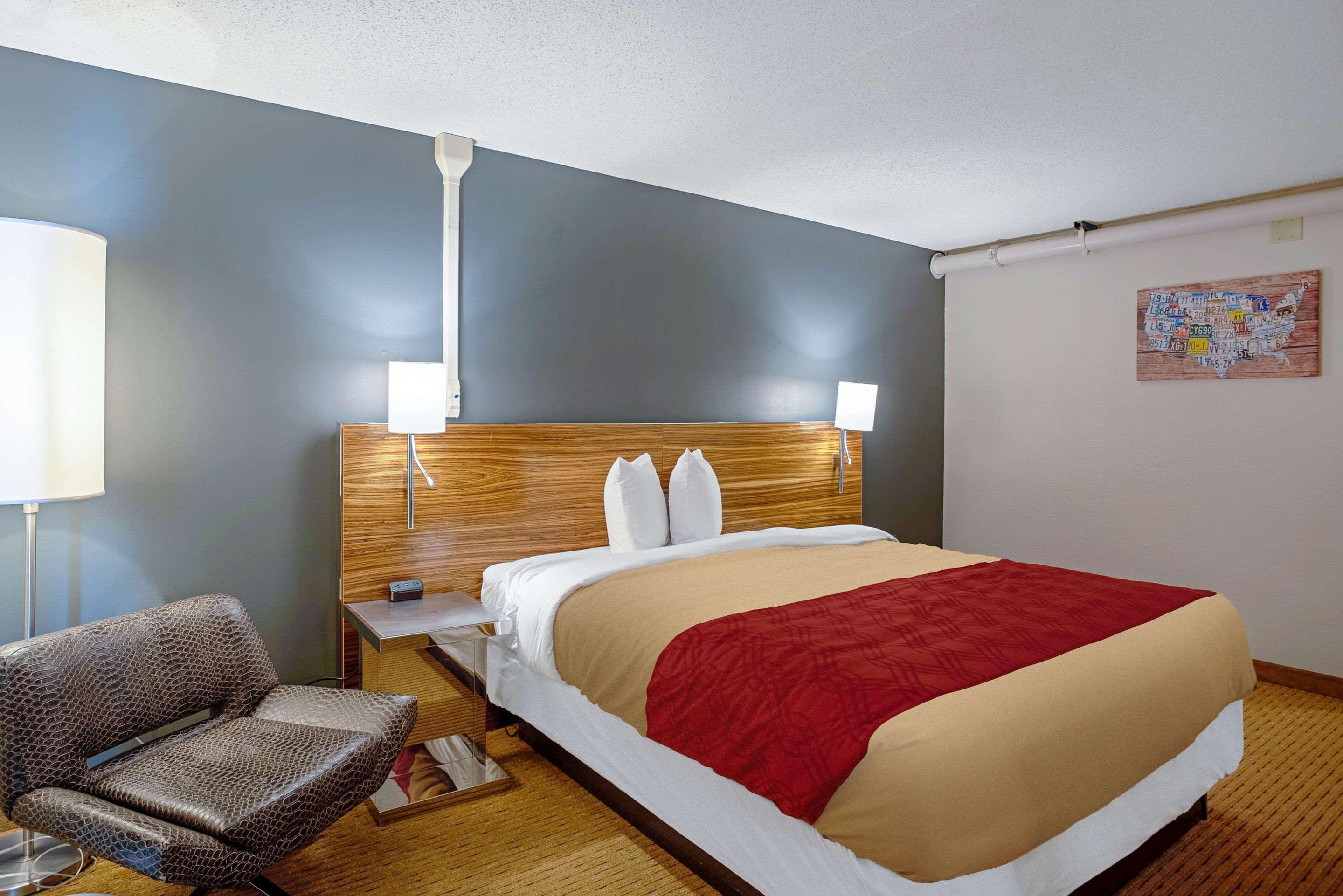 Quality Inn Frontier At Us Hwy 30 Clinton Bagian luar foto