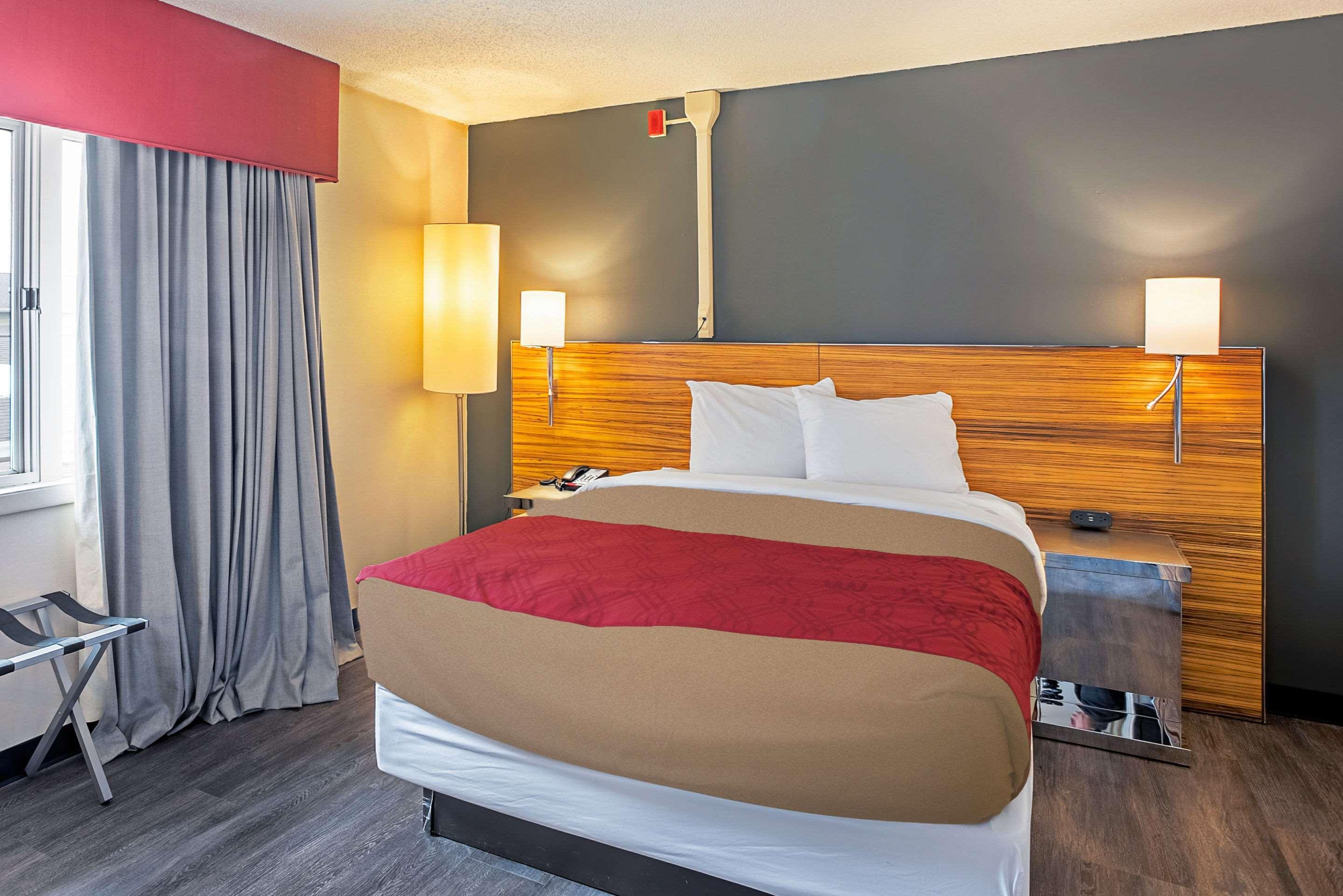 Quality Inn Frontier At Us Hwy 30 Clinton Bagian luar foto