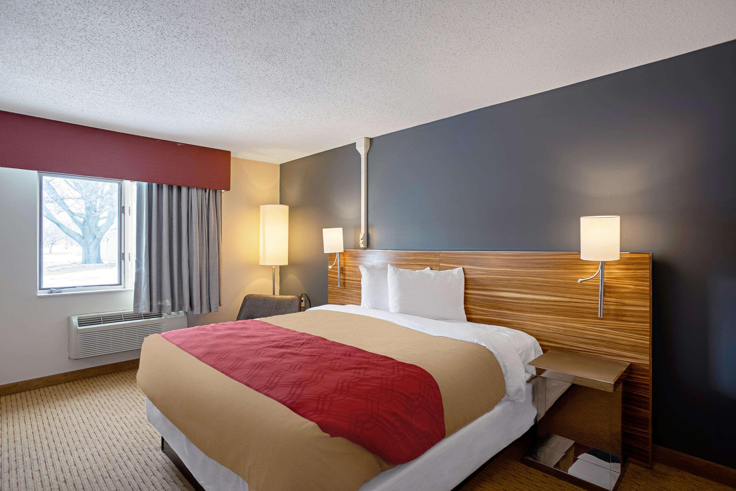 Quality Inn Frontier At Us Hwy 30 Clinton Bagian luar foto