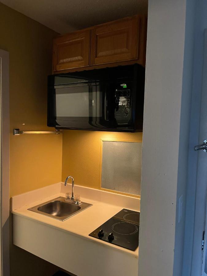 Quality Inn Frontier At Us Hwy 30 Clinton Bagian luar foto