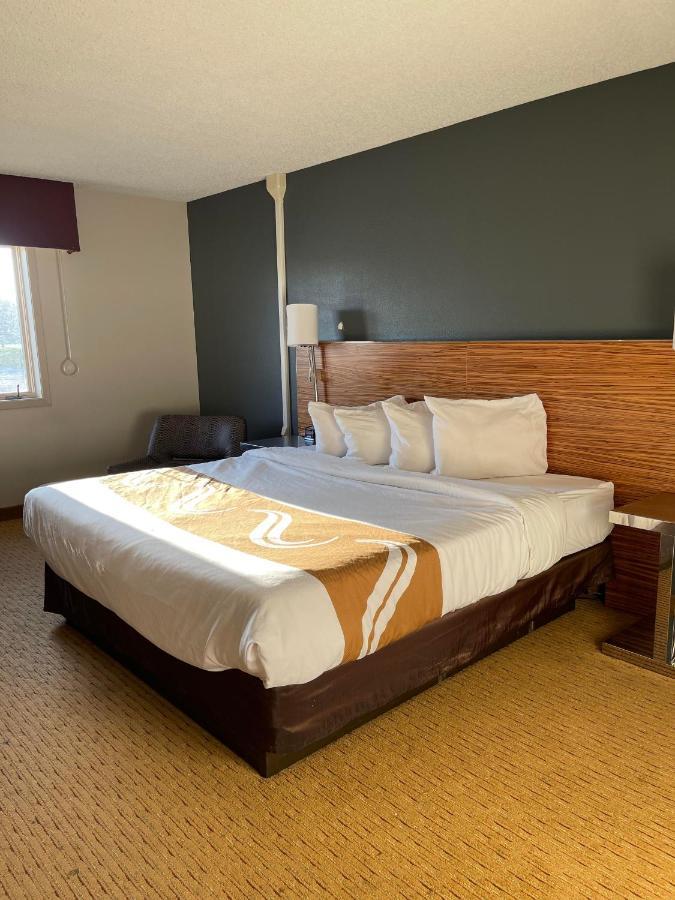 Quality Inn Frontier At Us Hwy 30 Clinton Bagian luar foto