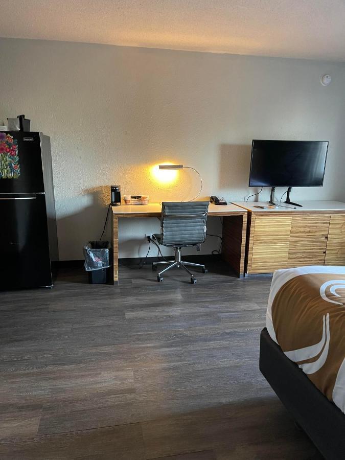 Quality Inn Frontier At Us Hwy 30 Clinton Bagian luar foto